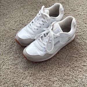 Reebok White and Gray Sneakers with Classic Low-Top Design